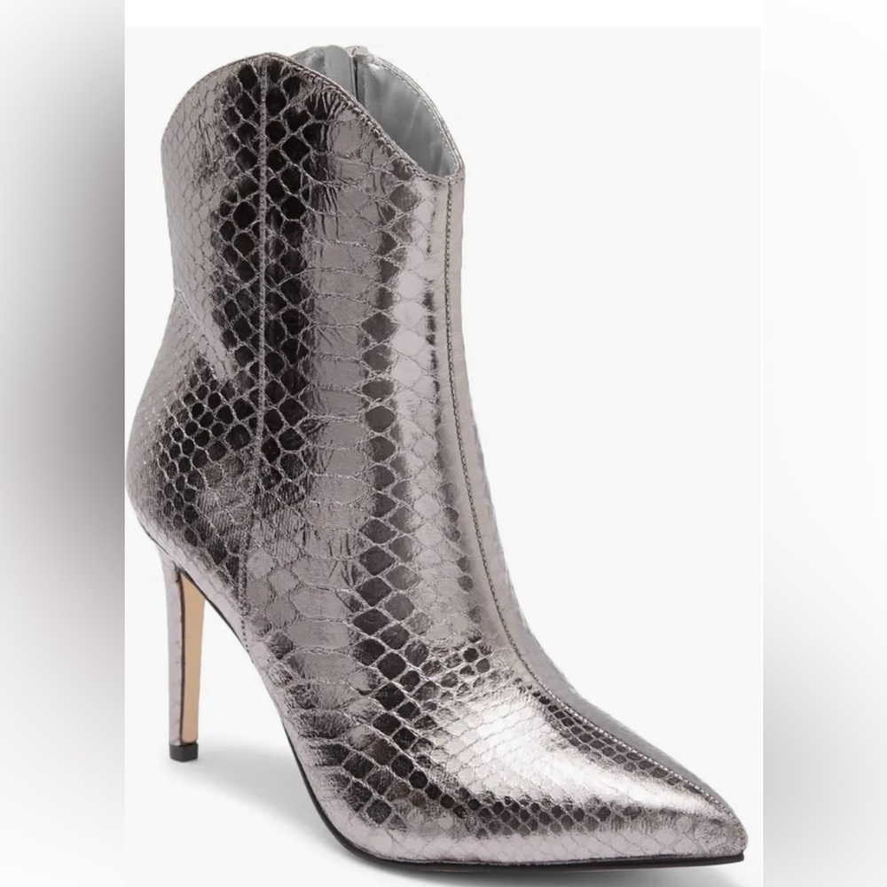 New size 9 Marc Fisher Revati super cute pewter silver crock print heeled boots